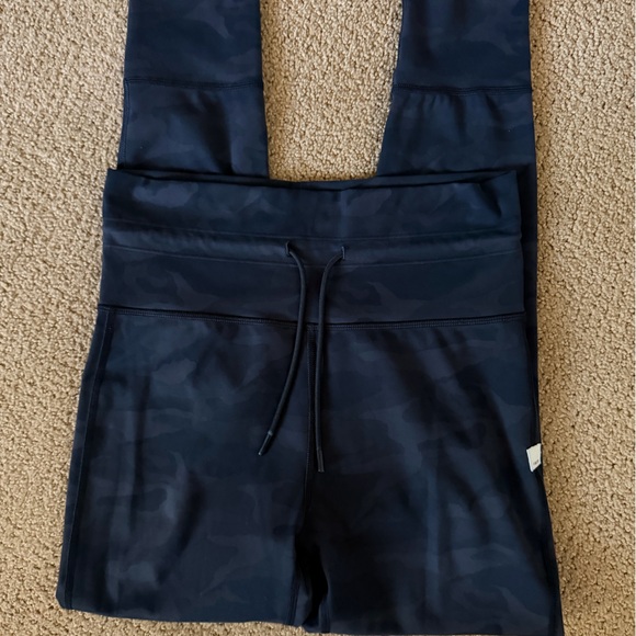 Vuori Daily Black Camo Leggings Sz M - Picture 2 of 4